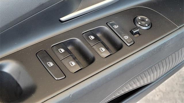 2022 Hyundai ELANTRA SE
