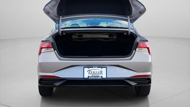 2023 Hyundai ELANTRA SE