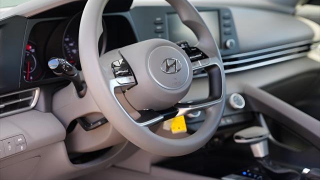 2023 Hyundai ELANTRA SE