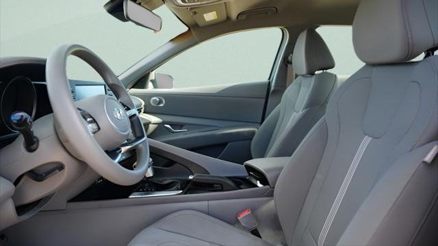 2023 Hyundai ELANTRA SE