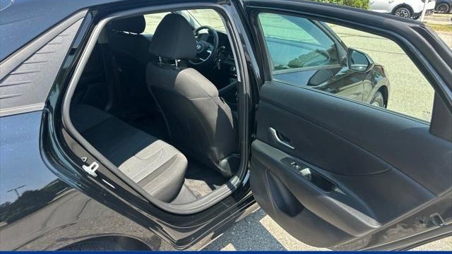 2023 Hyundai ELANTRA SE