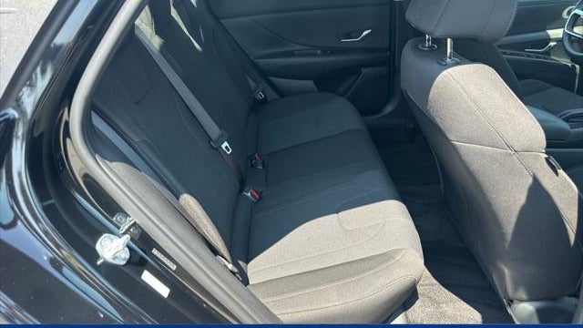 2023 Hyundai ELANTRA SE