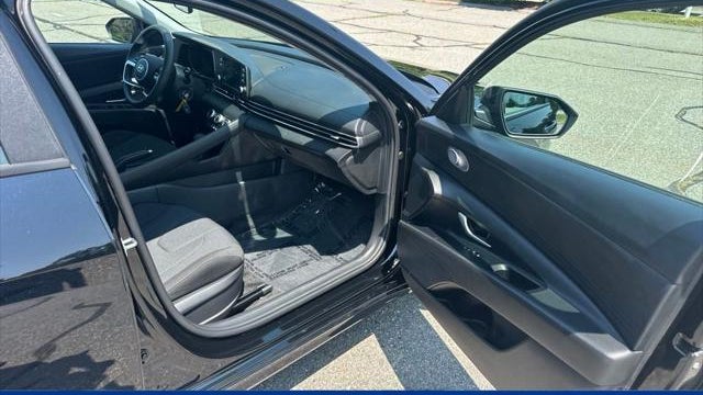 2023 Hyundai ELANTRA SE