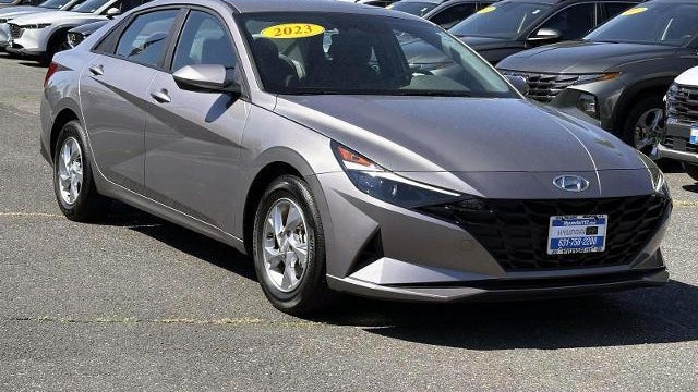 2023 Hyundai ELANTRA SE