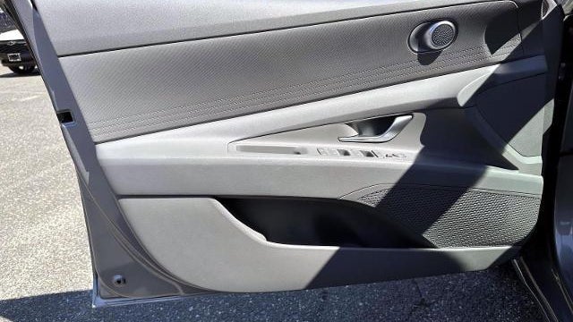 2023 Hyundai ELANTRA SE