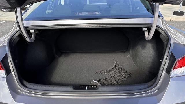 2023 Hyundai ELANTRA SE