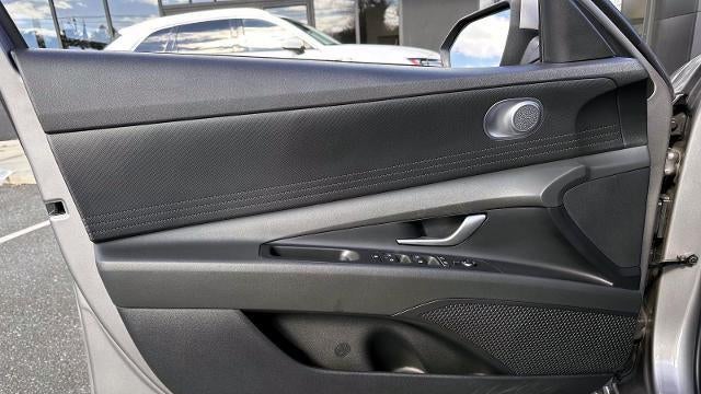 2023 Hyundai ELANTRA SE