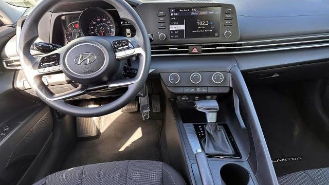 2023 Hyundai ELANTRA SE