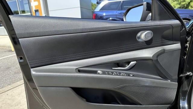 2023 Hyundai ELANTRA SE
