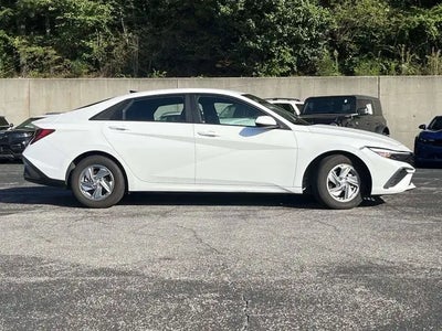 2024 Hyundai Elantra SE 4DR Sedan