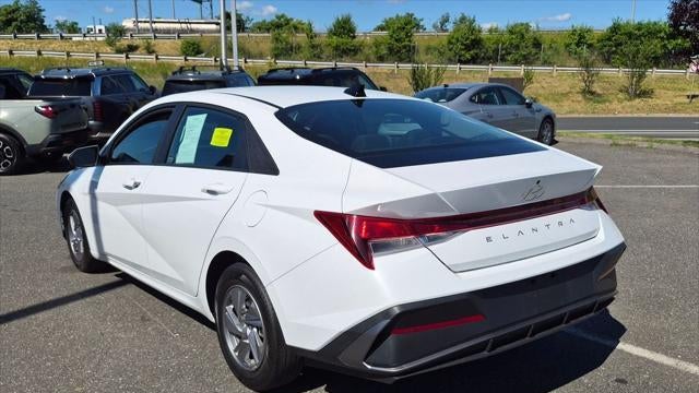 2024 Hyundai ELANTRA SE