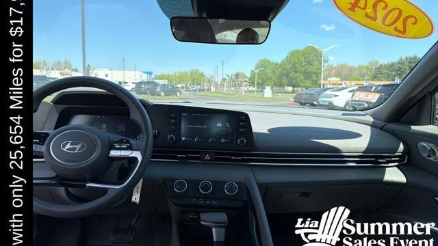 2024 Hyundai ELANTRA SE