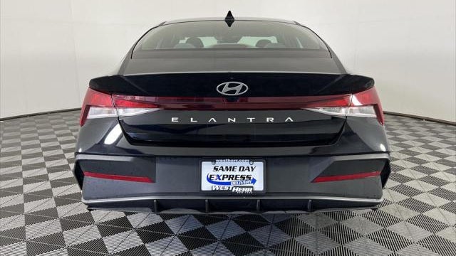 2024 Hyundai ELANTRA SE