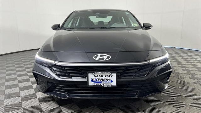 2024 Hyundai ELANTRA SE