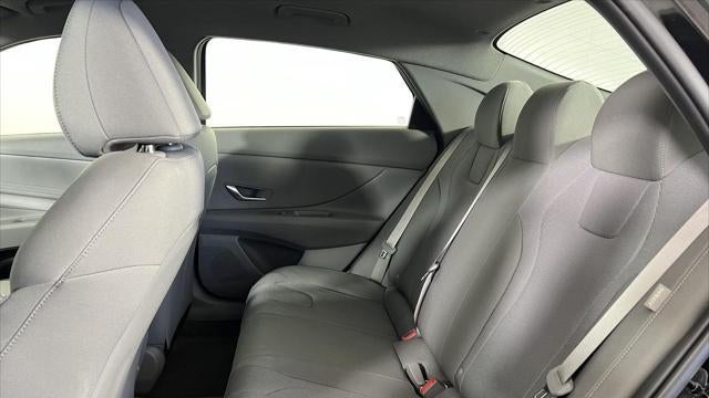 2024 Hyundai ELANTRA SE