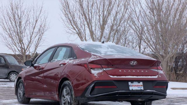 2024 Hyundai ELANTRA SE