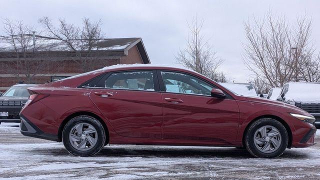 2024 Hyundai ELANTRA SE
