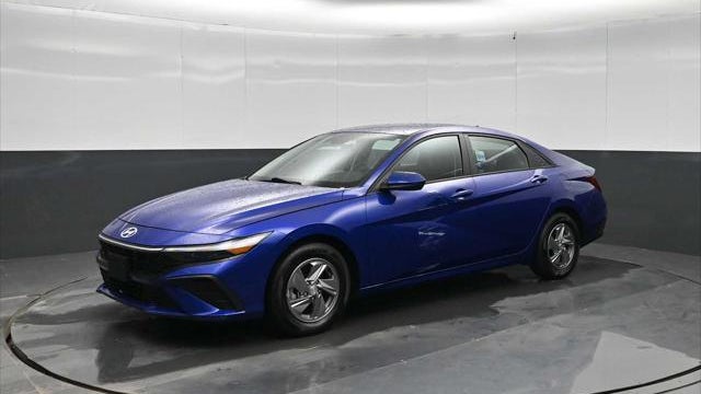 2024 Hyundai ELANTRA SE