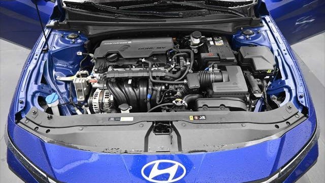 2024 Hyundai ELANTRA SE