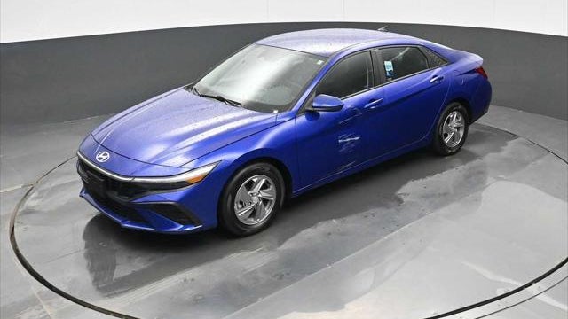 2024 Hyundai ELANTRA SE