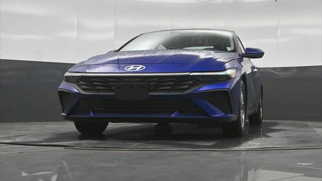 2024 Hyundai ELANTRA SE