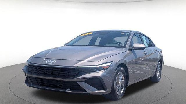 2024 Hyundai ELANTRA SE