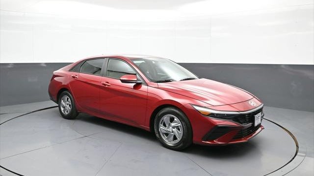 2024 Hyundai ELANTRA SE