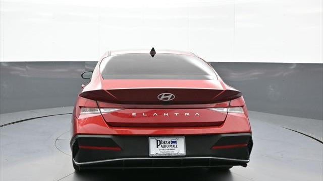 2024 Hyundai ELANTRA SE