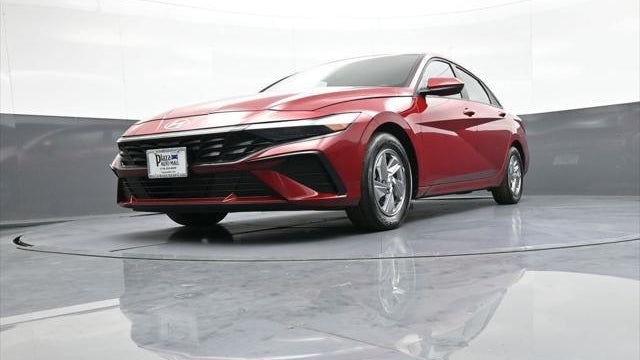 2024 Hyundai ELANTRA SE
