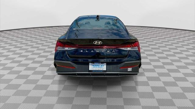 2024 Hyundai ELANTRA SE