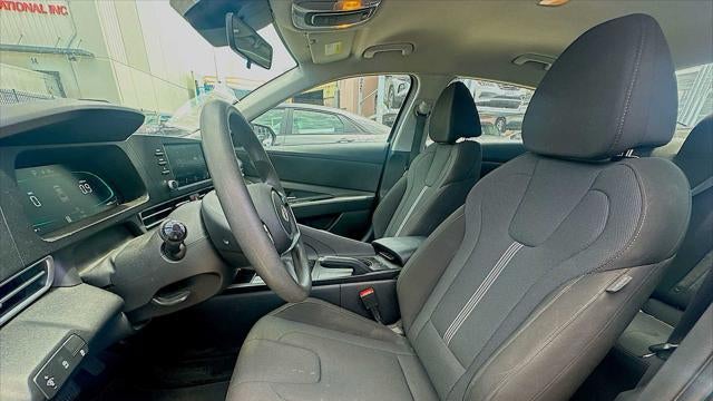 2024 Hyundai ELANTRA SE
