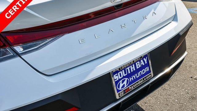 2025 Hyundai ELANTRA SE