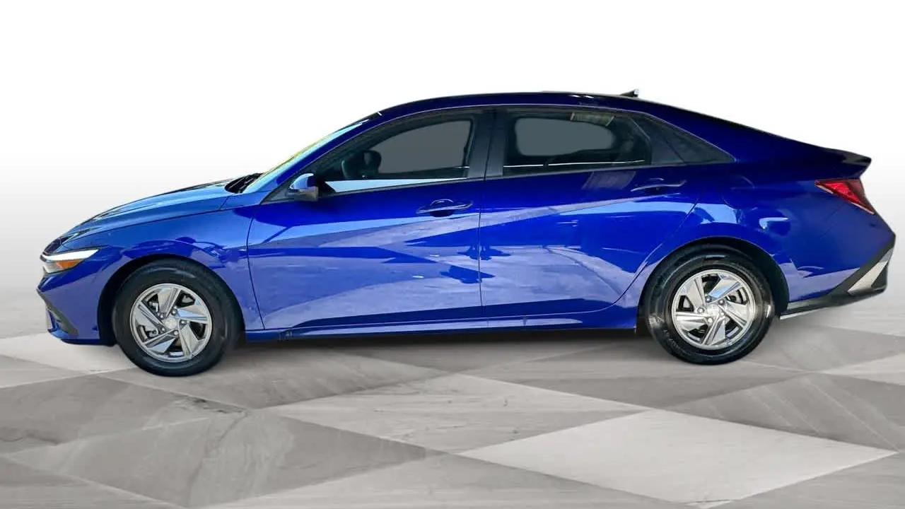2025 Hyundai ELANTRA SE