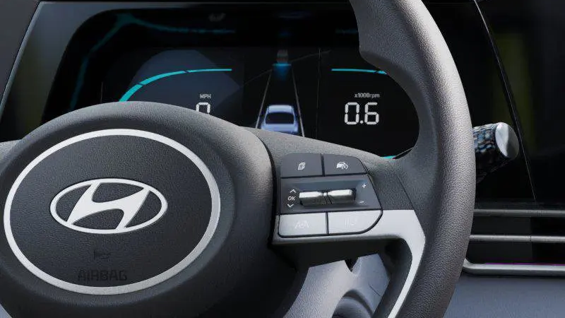 2025 Hyundai ELANTRA SE