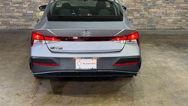 2025 Hyundai ELANTRA SE