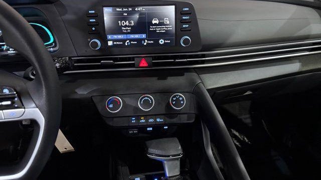 2025 Hyundai ELANTRA SE