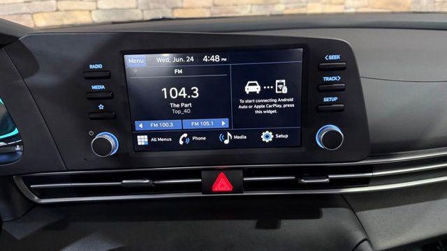 2025 Hyundai ELANTRA SE