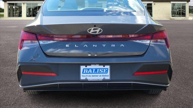 2025 Hyundai ELANTRA SE