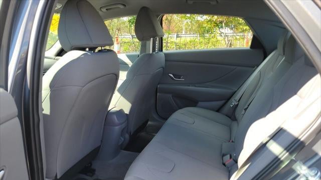 2025 Hyundai ELANTRA SE