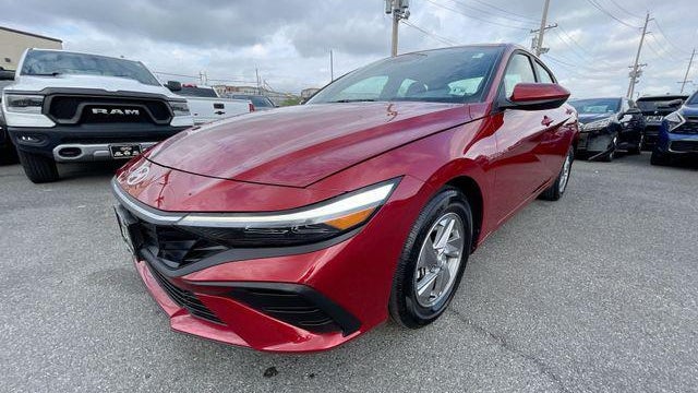 2025 Hyundai ELANTRA SE