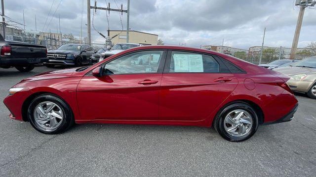 2025 Hyundai ELANTRA SE