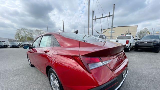2025 Hyundai ELANTRA SE
