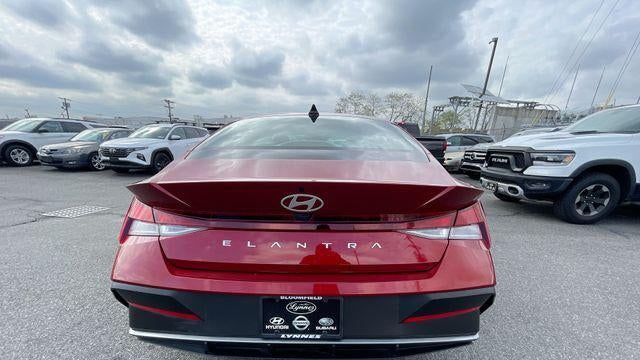 2025 Hyundai ELANTRA SE