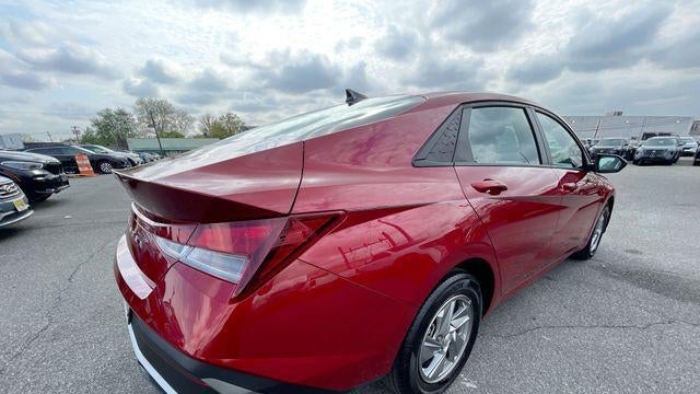 2025 Hyundai ELANTRA SE