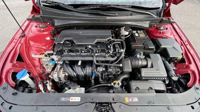 2025 Hyundai ELANTRA SE