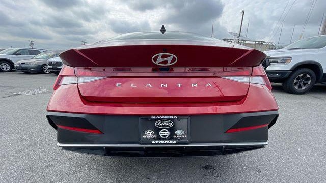 2025 Hyundai ELANTRA SE