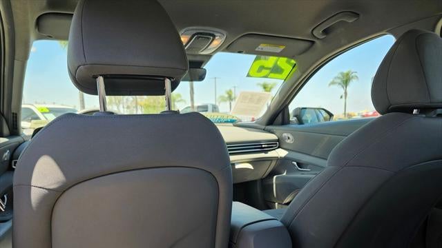 2025 Hyundai ELANTRA SE