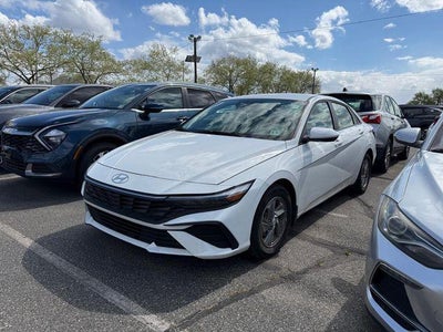 2025 Hyundai Elantra SE 4DR Sedan