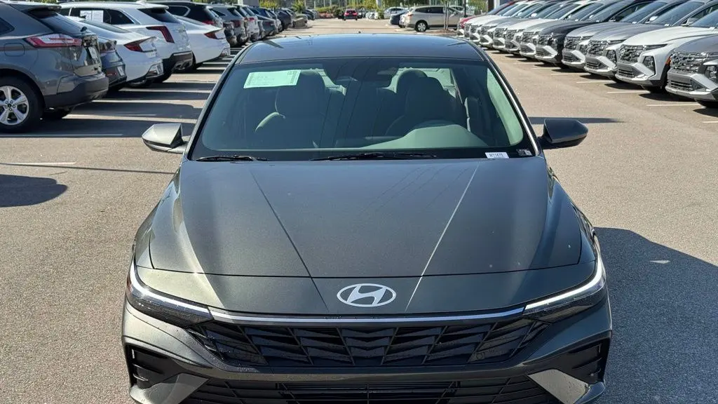 2026 Hyundai ELANTRA SE
