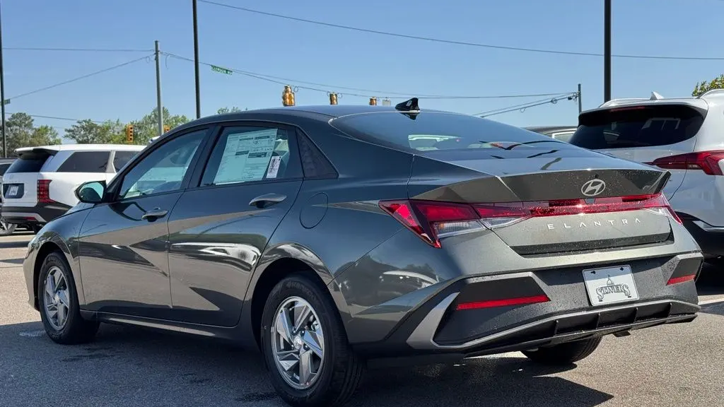 2026 Hyundai ELANTRA SE